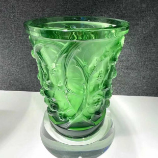 Ваза для цветов "Mures" зелёная Lalique 22 см