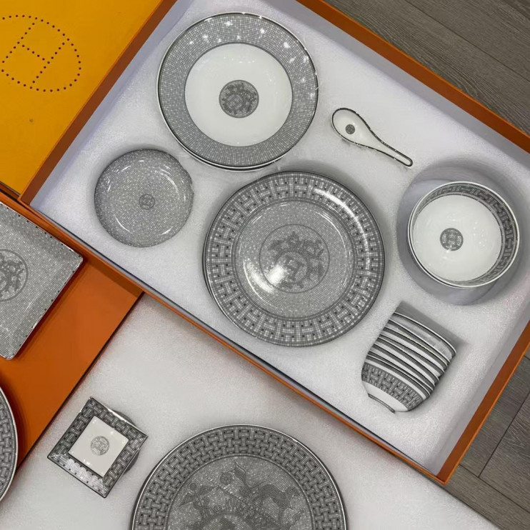 Столовый сервиз Hermes Mosaique au 24 Platinum на 6 персон, 43 предмета 
