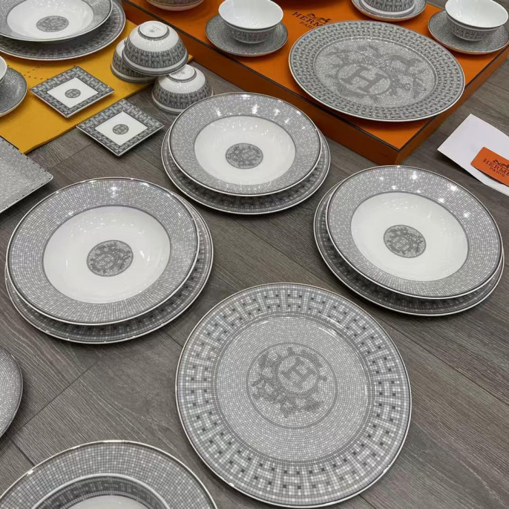 Столовый сервиз Hermes Mosaique au 24 Platinum на 6 персон, 43 предмета 