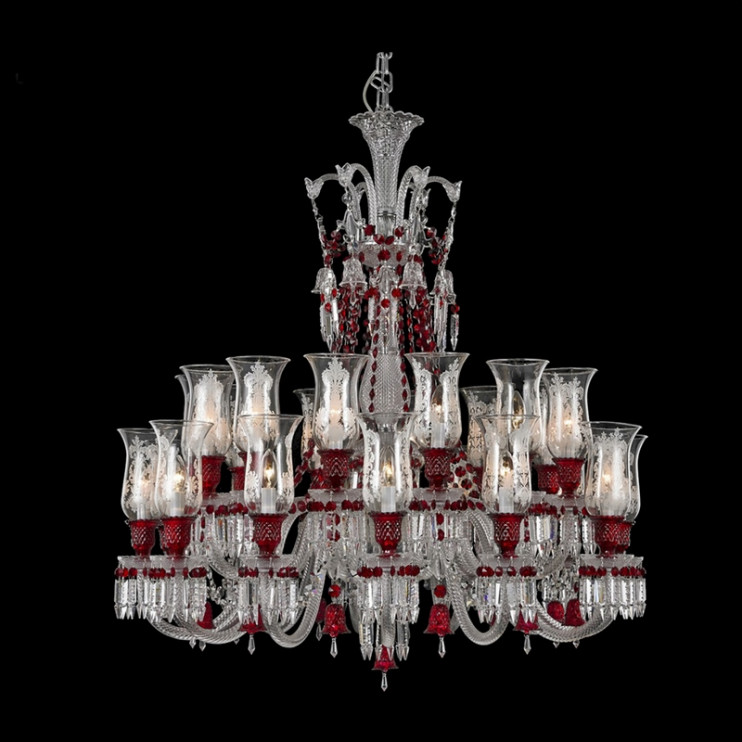 Хрустальная люстра Baccarat и подвесные светильники с красной лампой во французском стиле