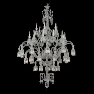 Большая хрустальная люстра Baccarat отеля